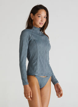 Dove Hayley Rash Guard